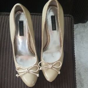 Elegant Cream Bow Heels